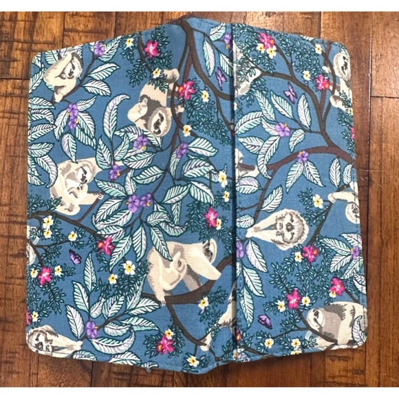 Vera Bradley Hanging Around Sloth Retired Pattern Checkbook Cover Wallet Quilted - Picture 1 of 4